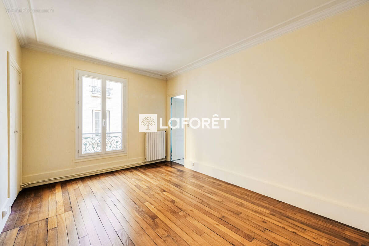 Appartement à PARIS-14E