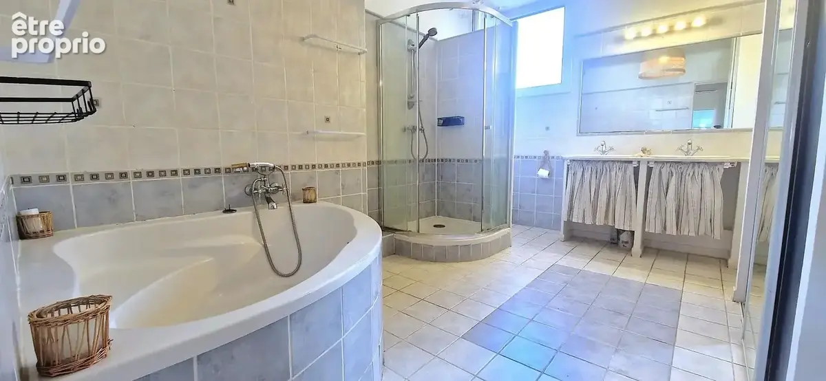 Grand F4 de 98 m² proche du centre ville - photo 7