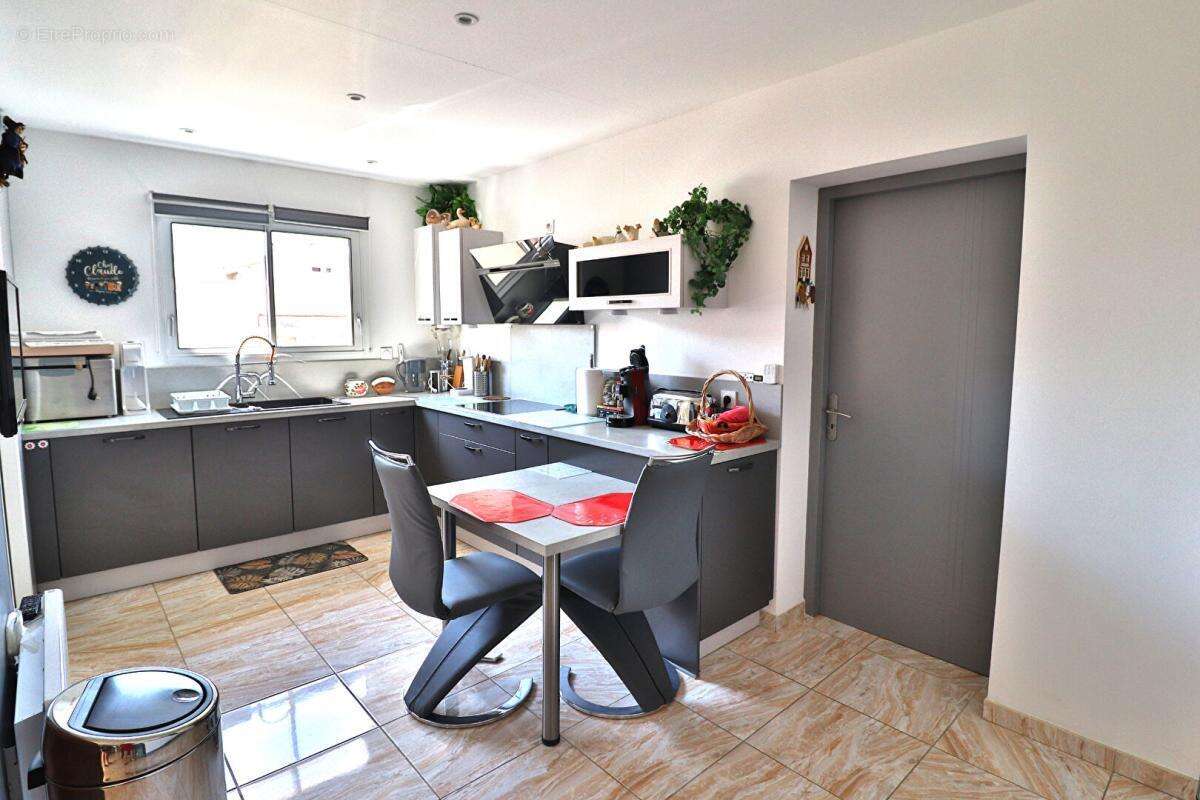 Villa Pia 4 pièce(s) 115 m2 sur un terrain de 363m² - photo 2