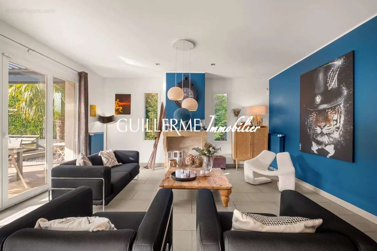 Maison à LA TOUR-DE-SALVAGNY