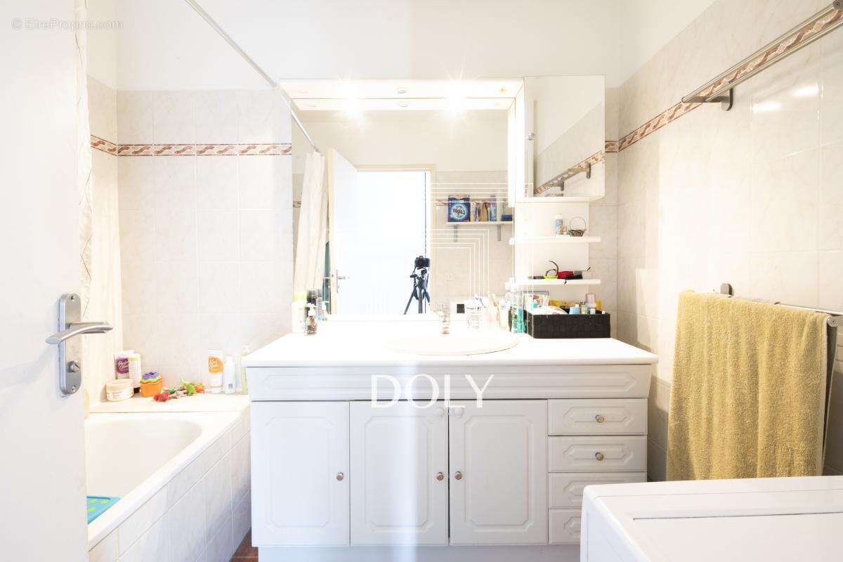 Appartement à PARIS-20E