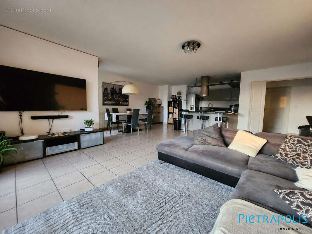 Appartement à COLLONGES-AU-MONT-D'OR