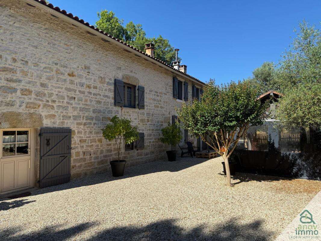 Maison à NANTEUIL-EN-VALLEE