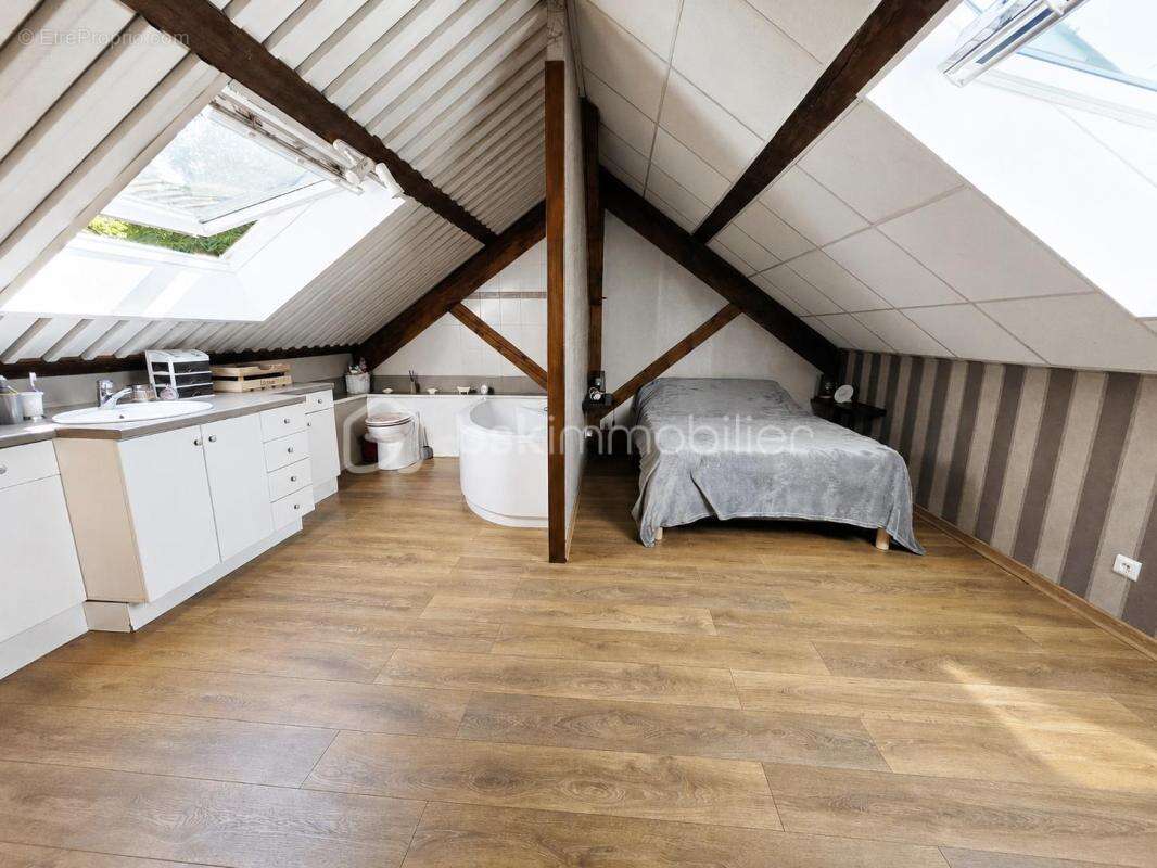  Arreux Rare sur le secteur, confort, luminosité et tranquillité pour cette maison - photo 9