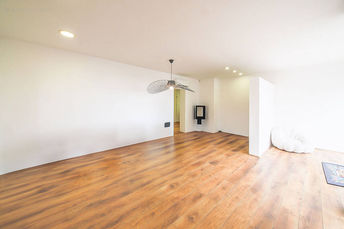 Commerce à SANTA-MARIA-DI-LOTA