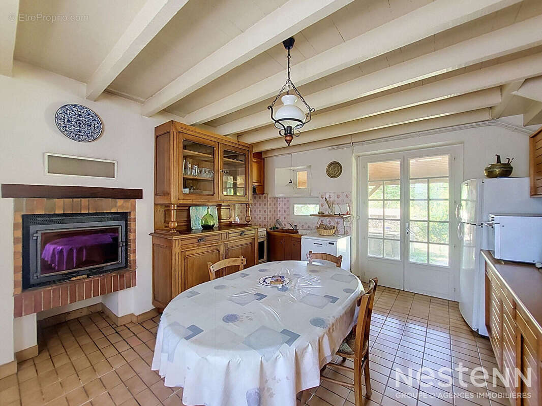 À Vendre Maison en pierre avec jardin, puits et dépendances au coeur du village de Saint-Puy - photo 2