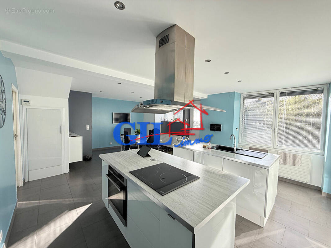 Maison à SAVIGNY-LE-TEMPLE