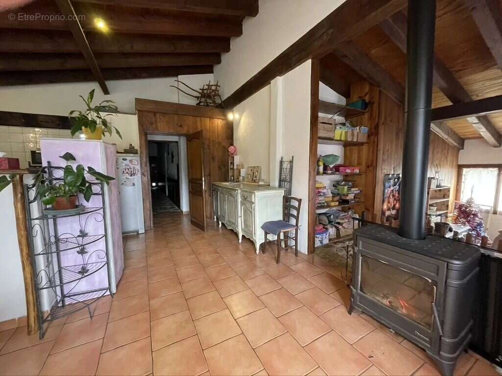 Maison à LE COLLET-DE-DEZE