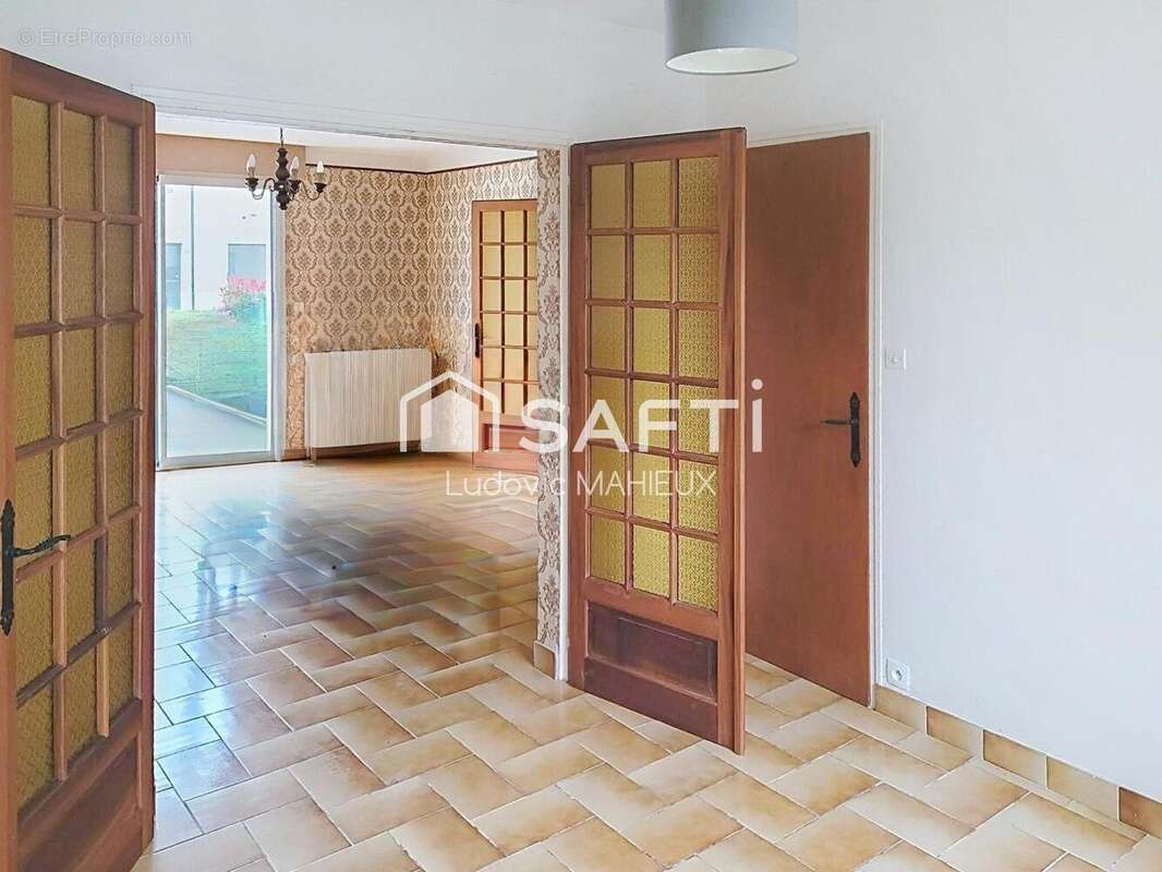 Maison 131 m² à Les Fougerets  - photo 3
