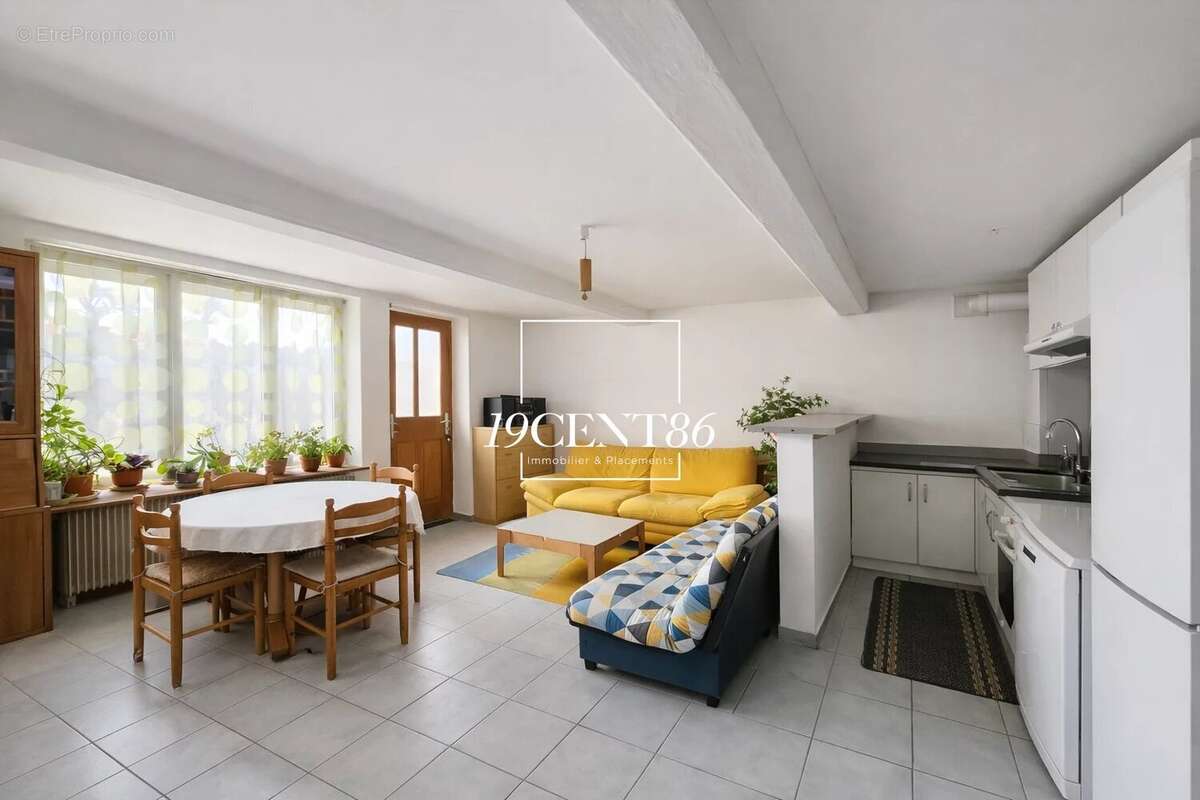 Appartement à NEUVILLE-SUR-SAONE