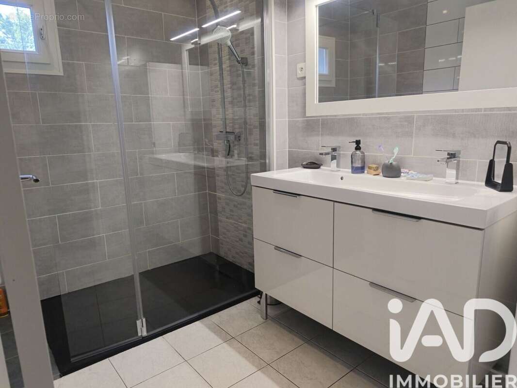 Maison 88 m² à Roullet-Saint-Estephe  - photo 4