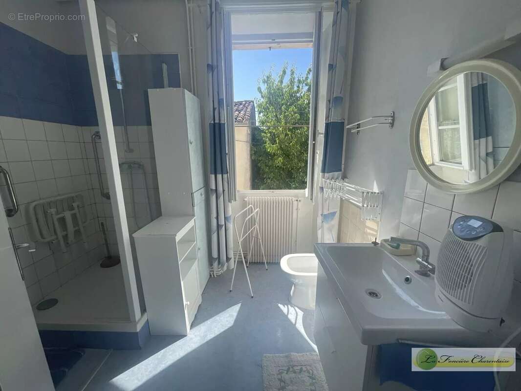 Appartement à Aigre  - photo 19