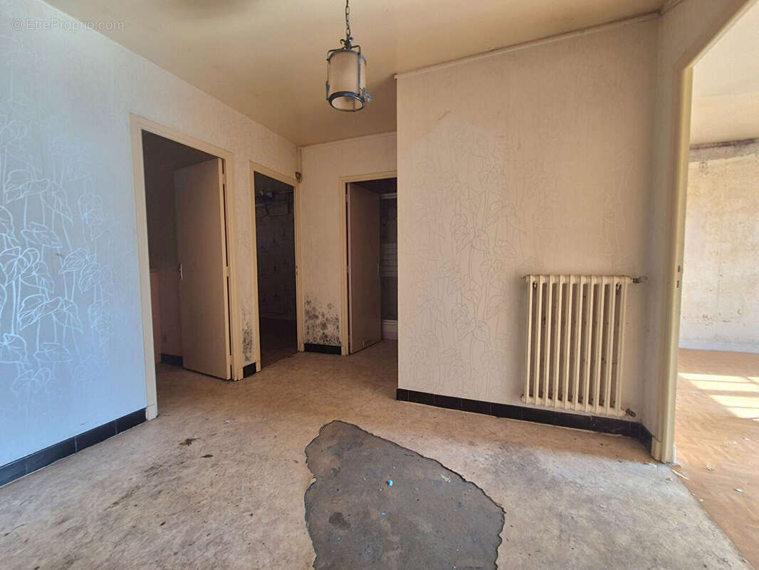 PONT-DU-CHÂTEAU / Centre bourg immeuble de rapport à vendre, belle opportunité ! - photo 9