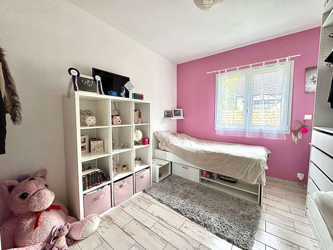 À VENDRE - Maison comtemporaine 5 pièces - 127 m2 avec piscine - photo 11