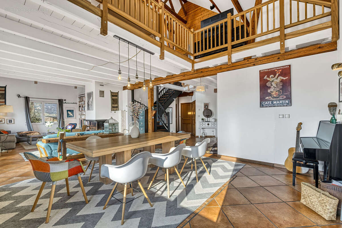 Maison à DINGY-SAINT-CLAIR