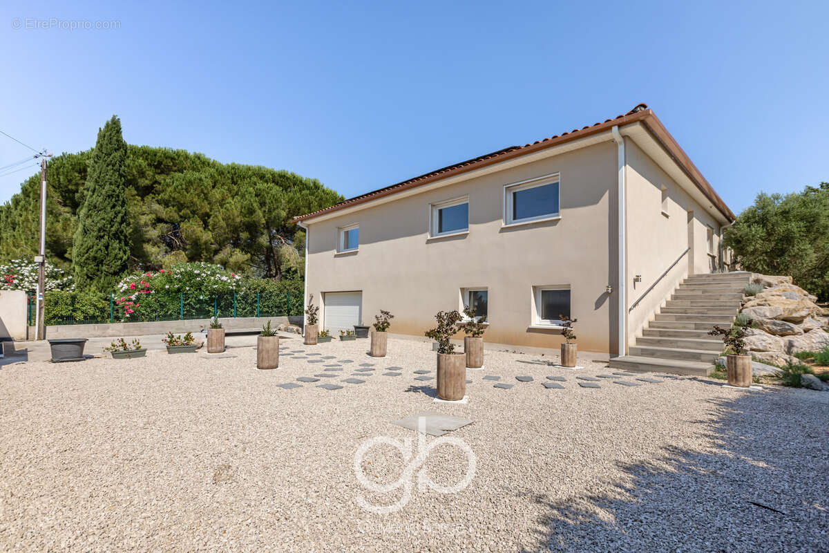 Maison t6 boisseron 34160  plain pied 215 m2  5 chambres  piscine terrain 1000 m2  grand garage  dpe a  proche sommières - photo 15