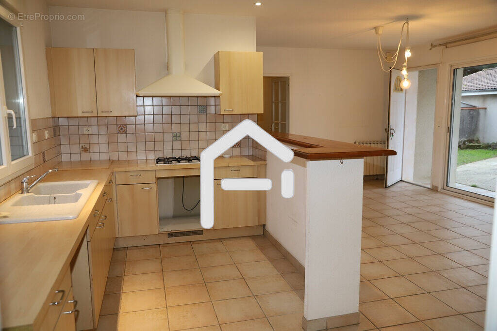 Maison à LA TOUR-DU-CRIEU