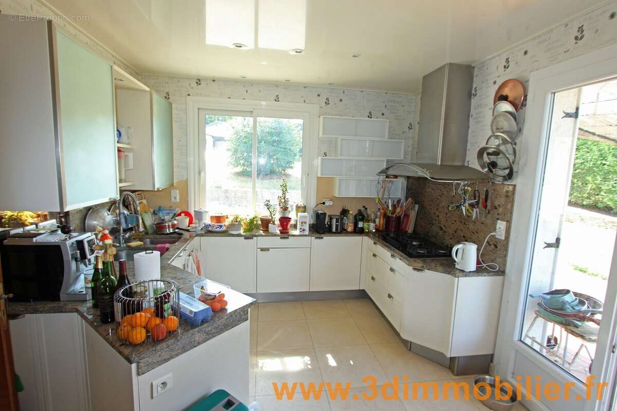 Maison 331 m² à Saint-Amour  - photo 7