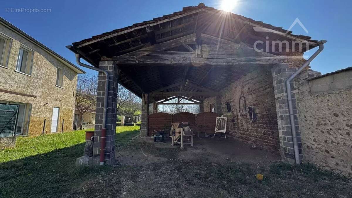 Maison à SAINT-BARTHELEMY-DE-VALS