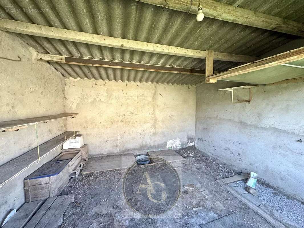 Maison à VILLENEUVE-LA-COMPTAL