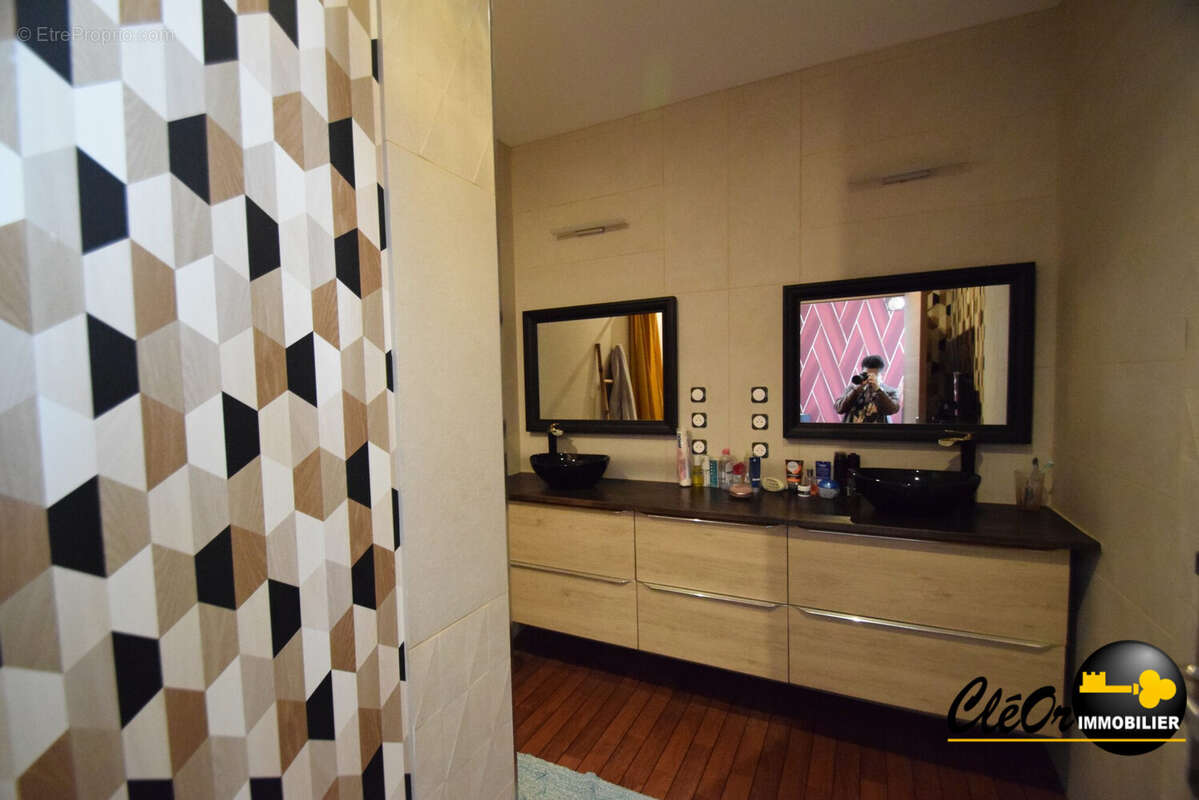 salle d'eau - Maison à BELLEVESVRE