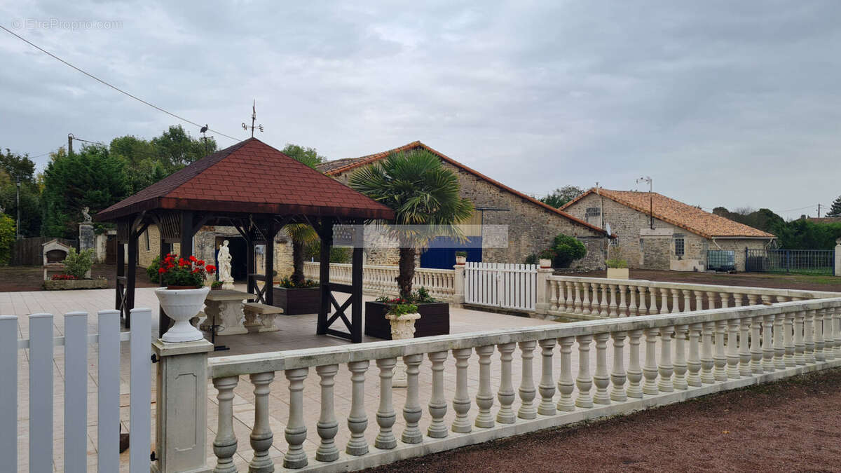 Maison avec ensemble immobilier SOUVIGNE 5 Kms - photo 6