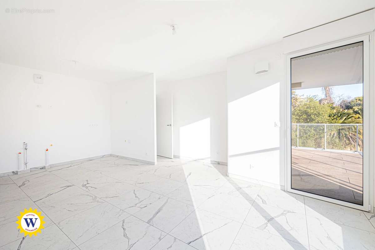 Appartement à SAINT-LAURENT-DU-VAR