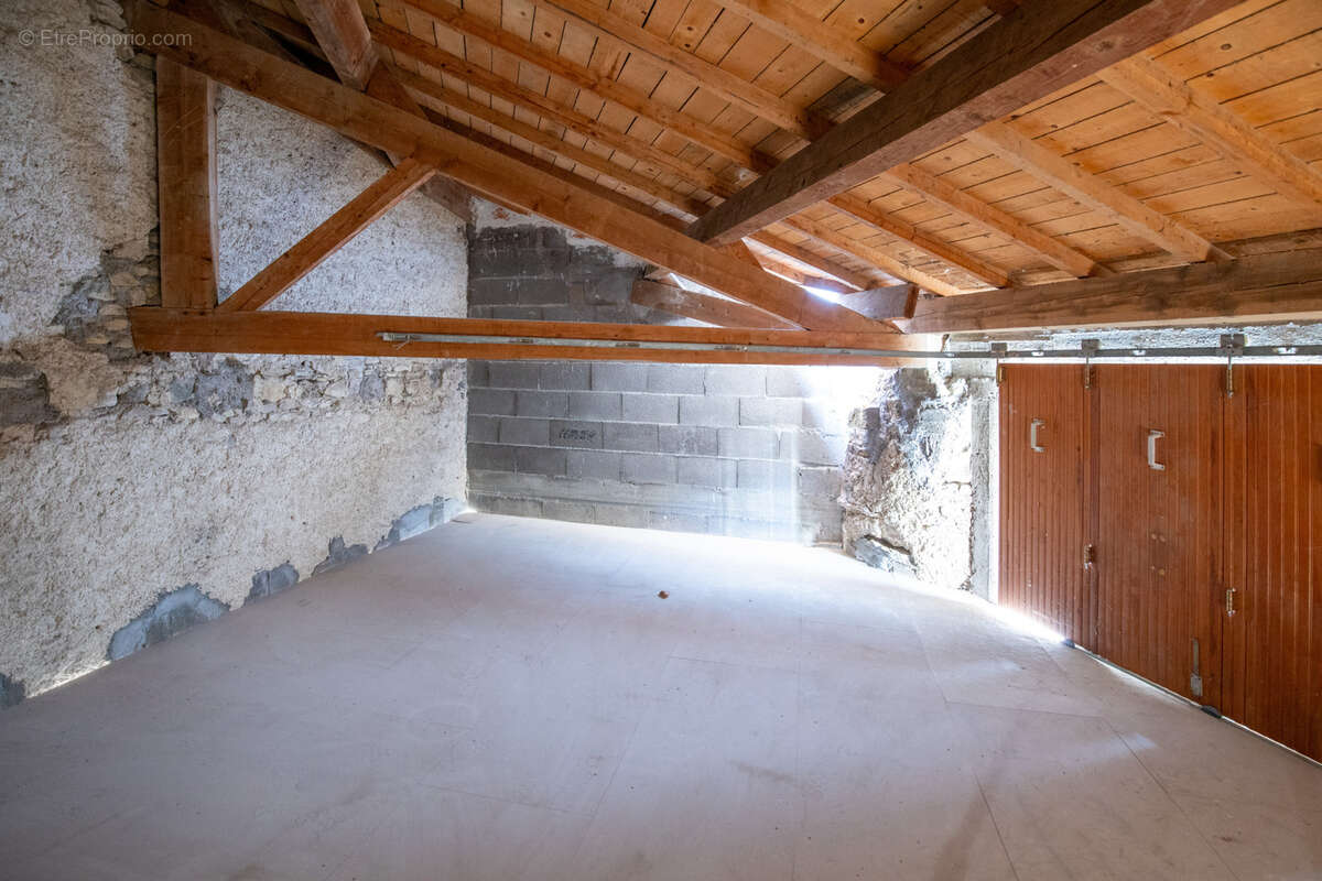 Grange en pierre avec fort potentiel d'aménagement - photo 2