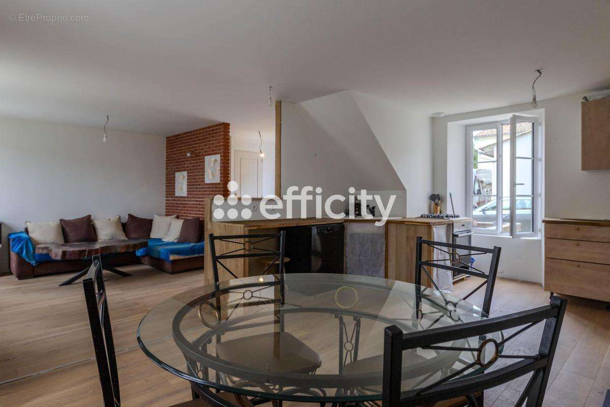 Maison 88 m² à Saint-Hilaire-La-Palud  - photo 2