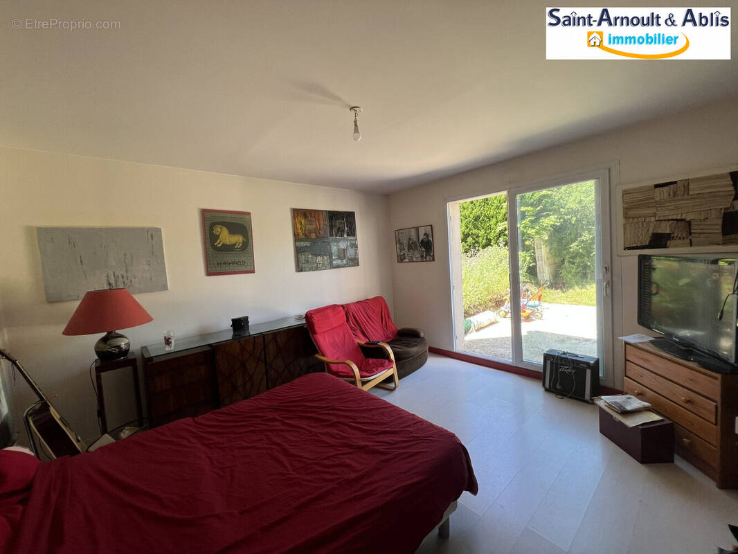 Maison à SAINT-ARNOULT-EN-YVELINES