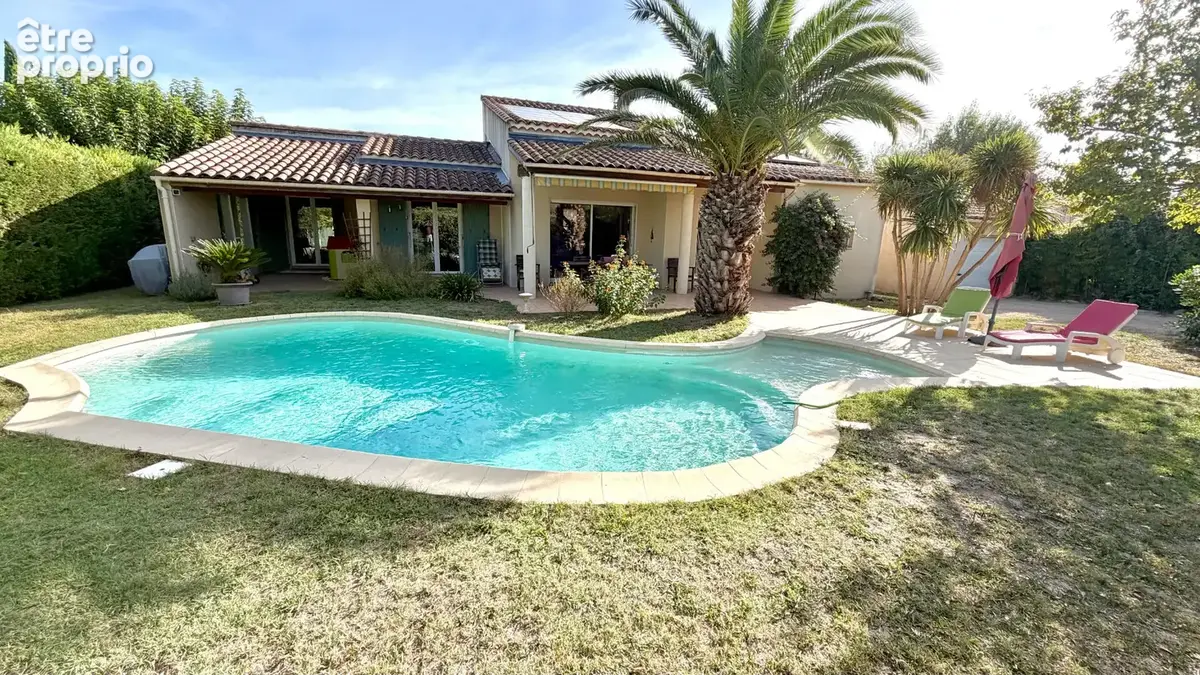 Villa avec piscine sur 800 m² de jardin clos, arboré et paysagé. - photo 15