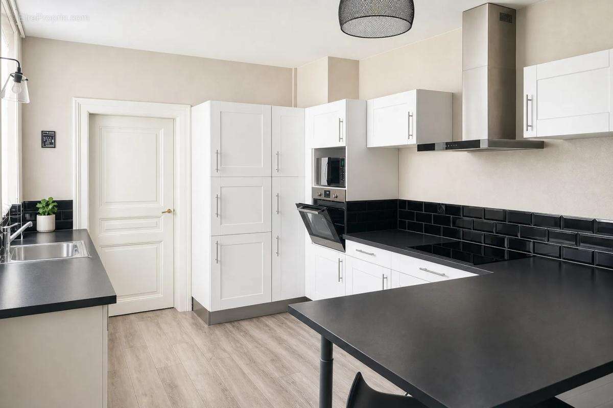 Appartement bourgeois 7 pièces – 147 m² – 3e étage - photo 14