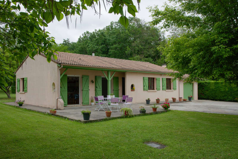 10’ CREON – Maison traditionnelle 4 ch. sur parc +3300m² - photo 4