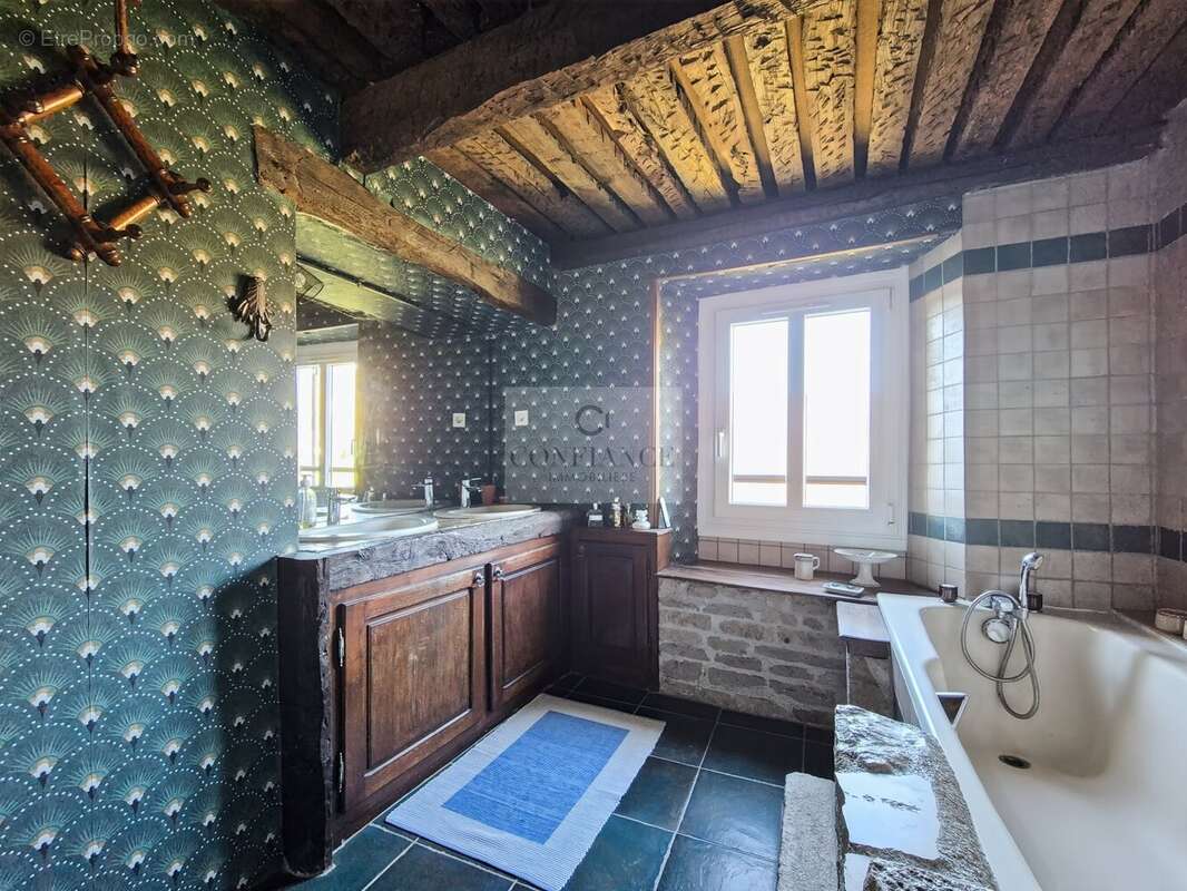 Appartement à CONTES