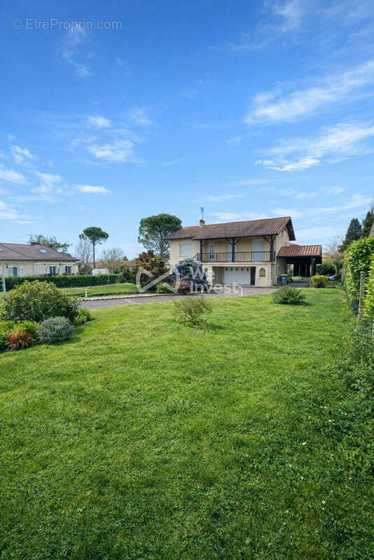 Maison à LEOJAC