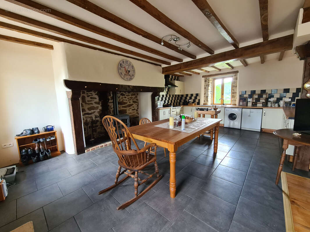 Maison à EYMOUTIERS