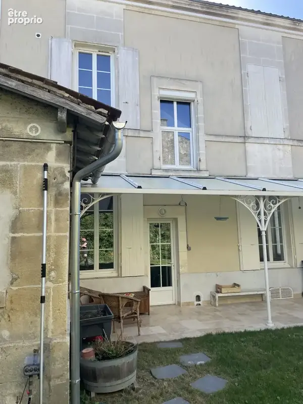 Cognac maison de caractere entierement renovee 5 chambres un bureau un jardin proche du jardin public et de la - photo 15