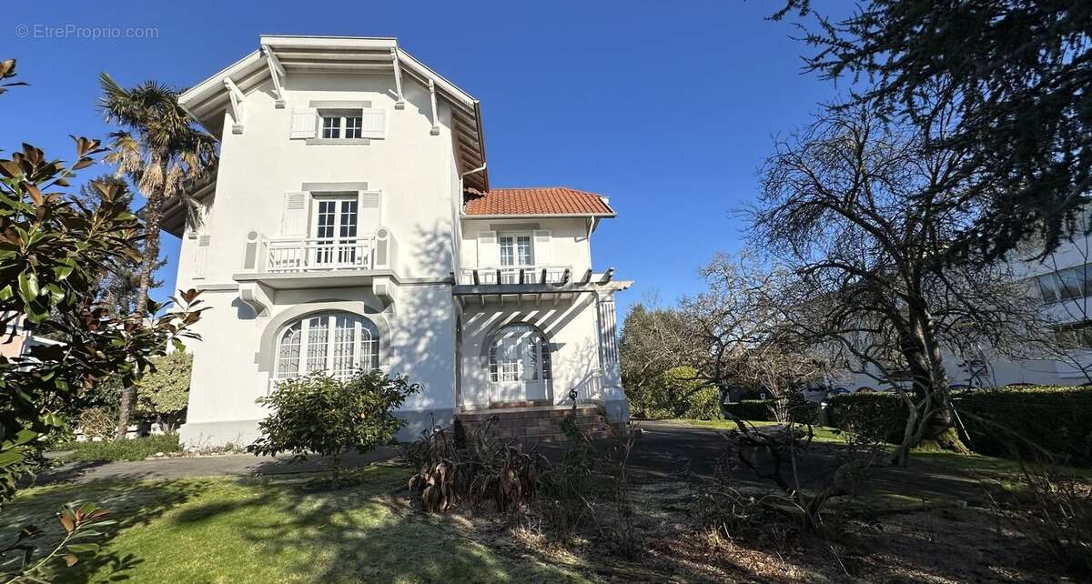 Maison de maitre de type t9 de 203 sur une parcelle de 1527 m2 - photo 27