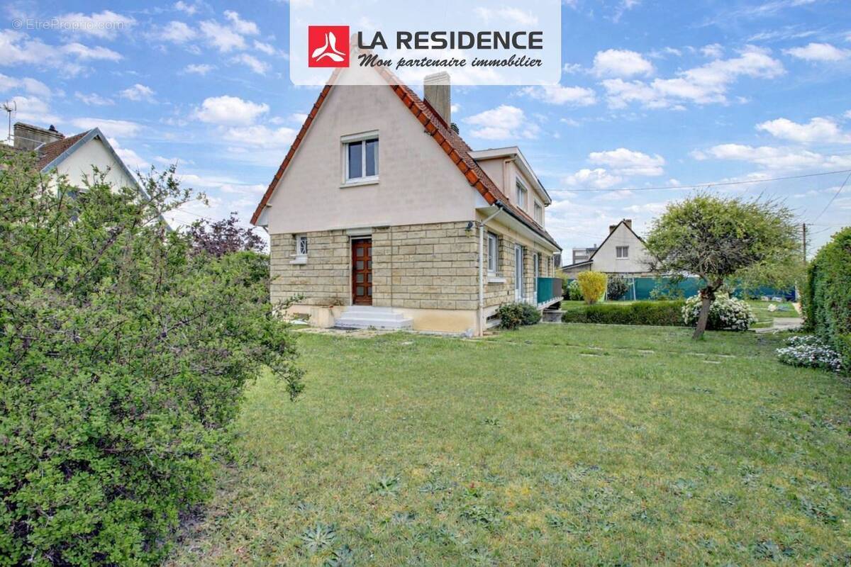 Maison à SAINT-ETIENNE-DU-ROUVRAY