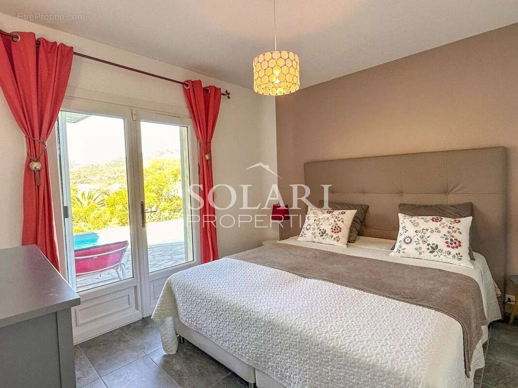 Maison à MANDELIEU-LA-NAPOULE