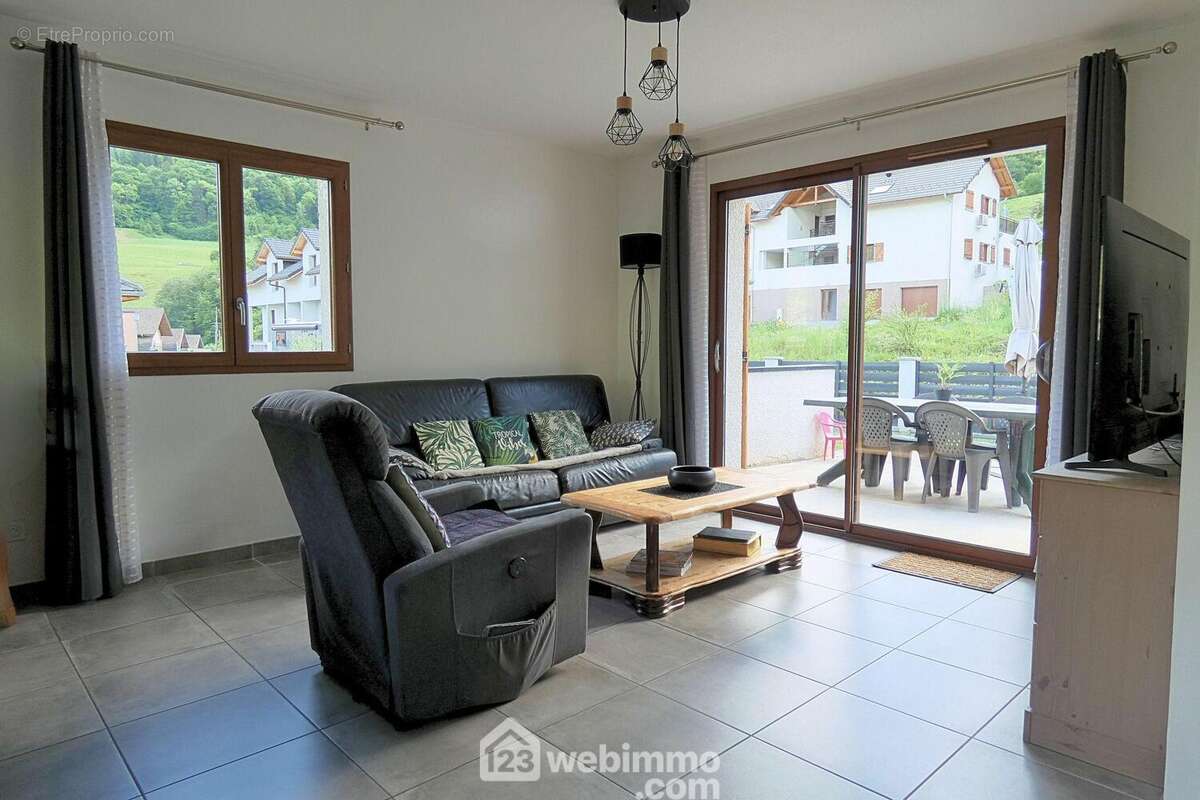 Et le coin salon pour se détendre - Maison à UGINE