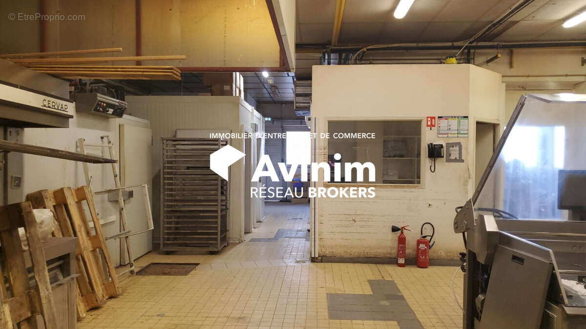 Commerce 426 m² à Annemasse  - photo 4