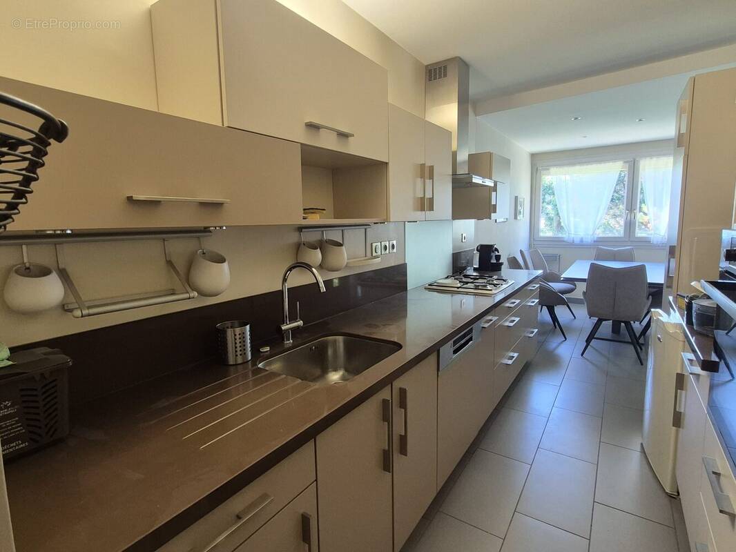 cuisine et coin repas - Appartement à SEYSSINET-PARISET