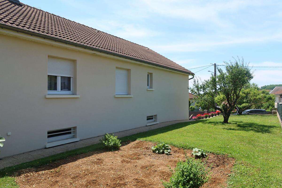 Maison à POUILLEY-LES-VIGNES