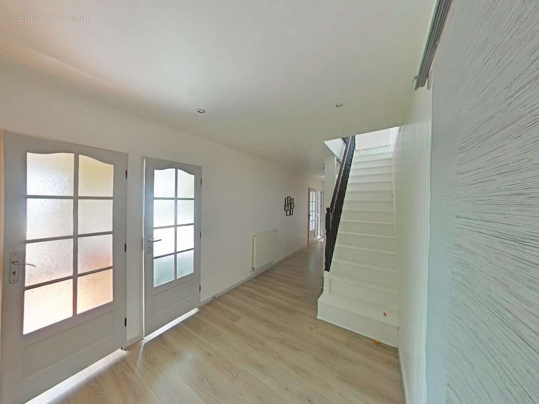 Appartement à SAINT-GENEST-LERPT