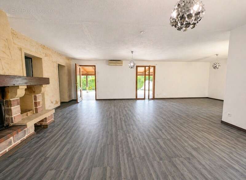 Maison à vendre 4 pièces AMBARES ET LAGRAVE (33) - photo 11