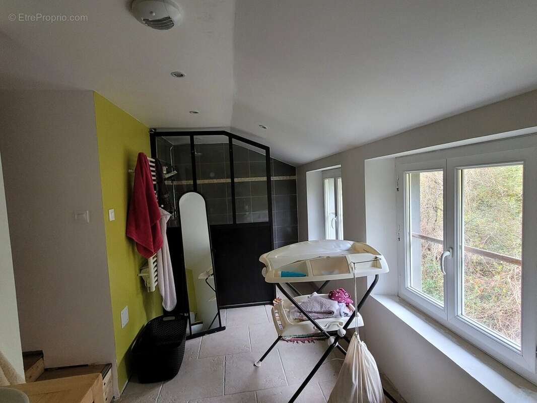 Maison à LE CHATENET-EN-DOGNON