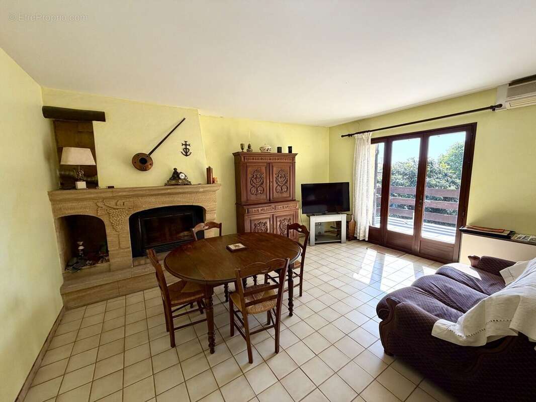 Maison à UCHAUD