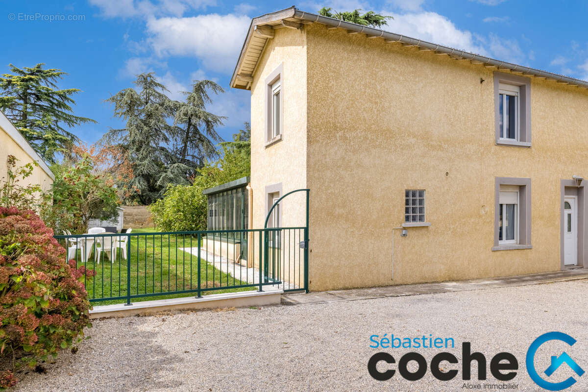 Maison à SAINT-BONNET-DE-MURE