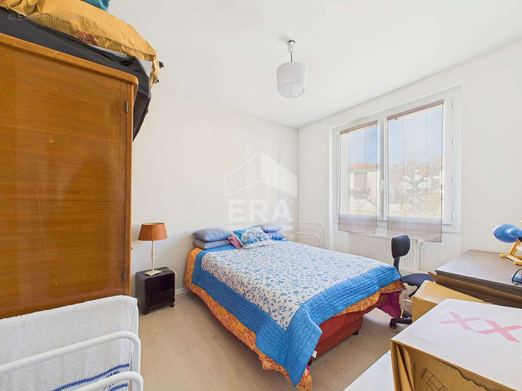 Maison à ONET-LE-CHATEAU